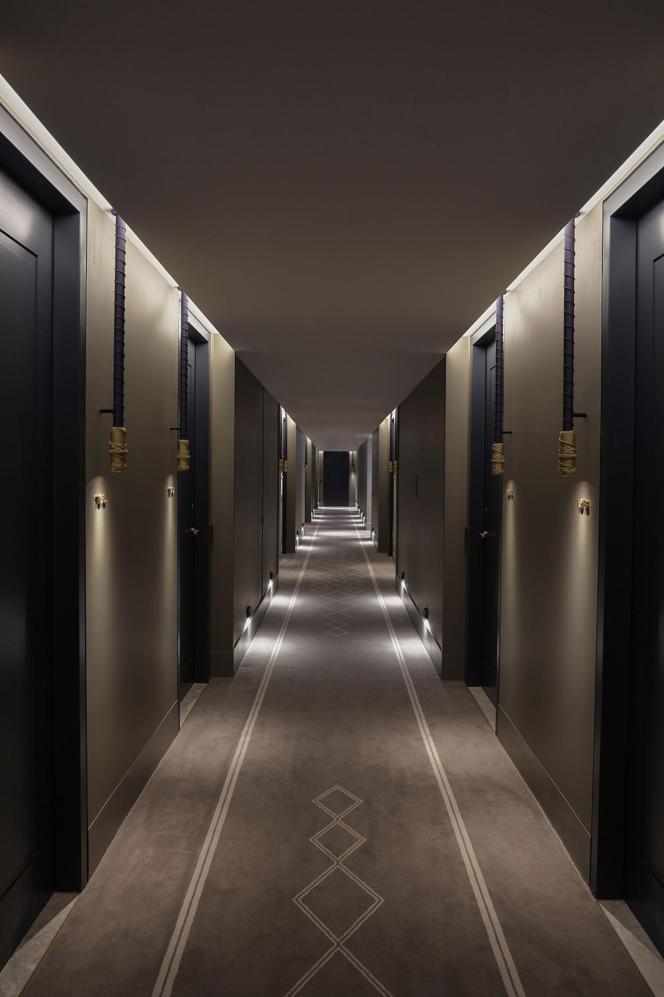 Hilton Melbourne Little Queen Street Exteriör bild A corridor at the hotel