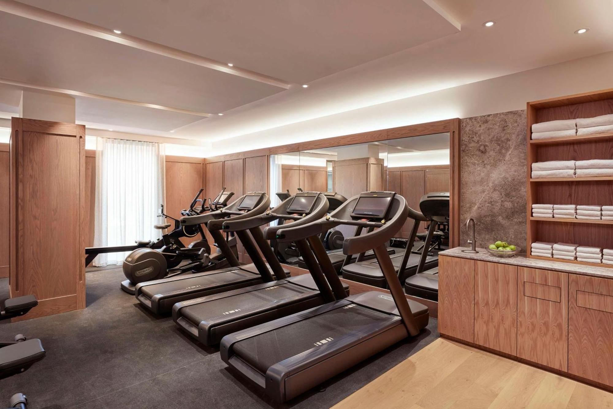 Hilton Melbourne Little Queen Street Exteriör bild The gym at The Hari