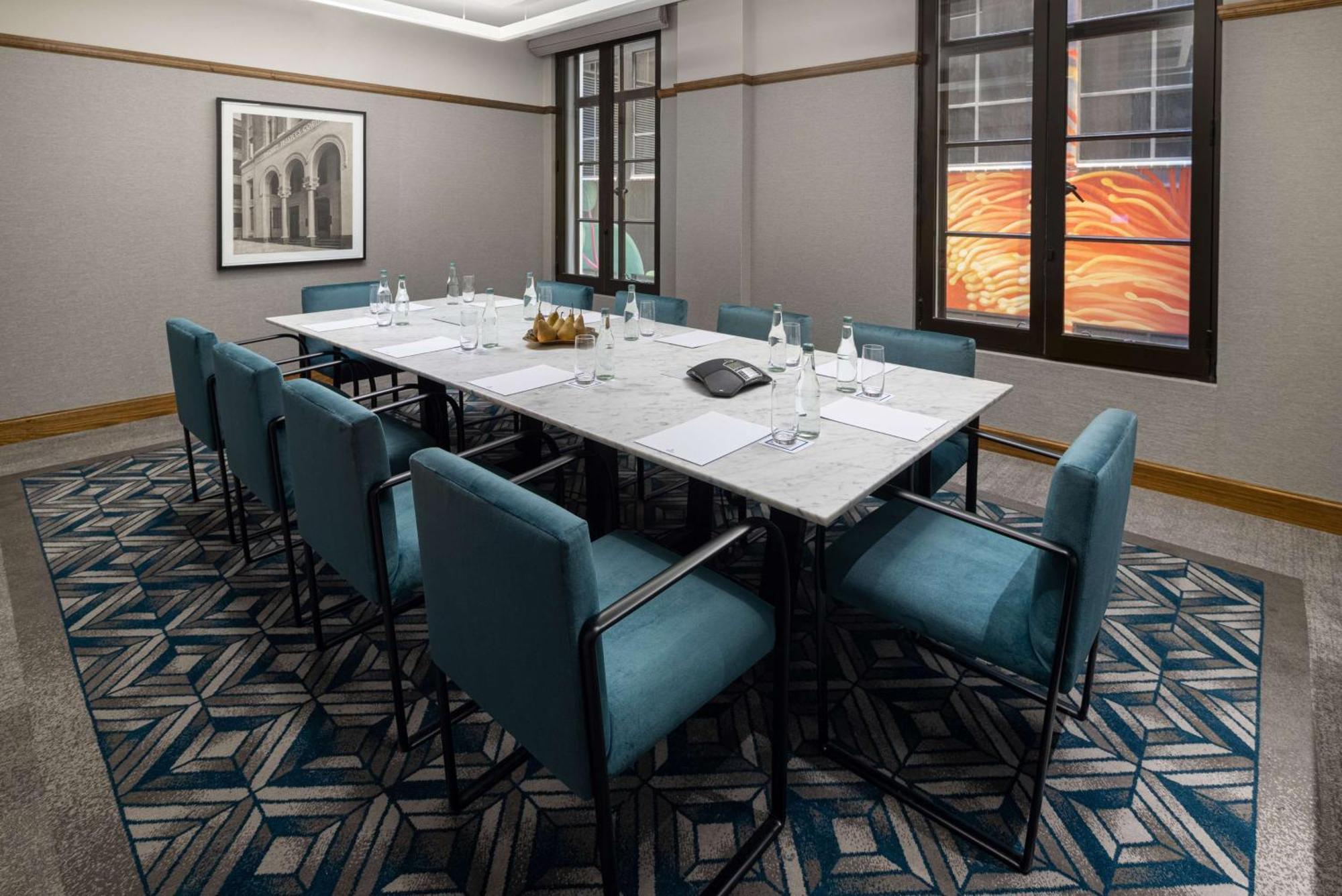 Hilton Melbourne Little Queen Street Exteriör bild A boardroom at a hotel
