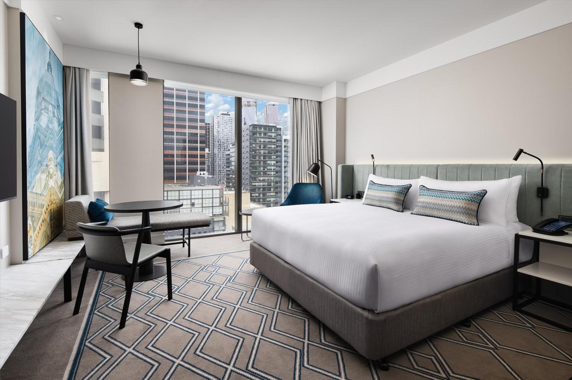 Hilton Melbourne Little Queen Street Exteriör bild A guest room at the hotel