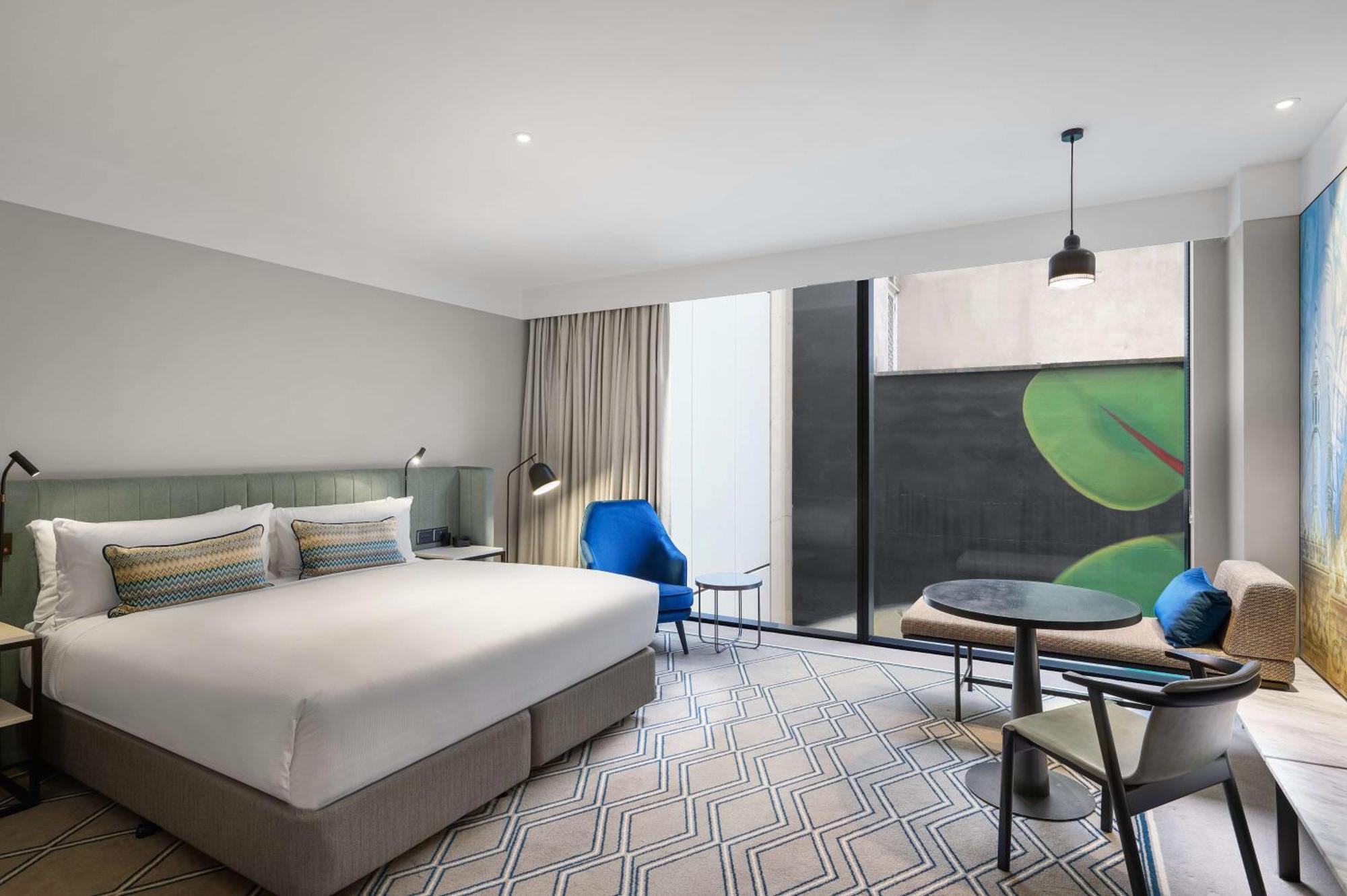 Hilton Melbourne Little Queen Street Exteriör bild A room at the hotel